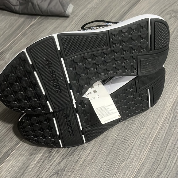 NWT Beand New Adidas Swift Run 22 - Picture 5 of 7